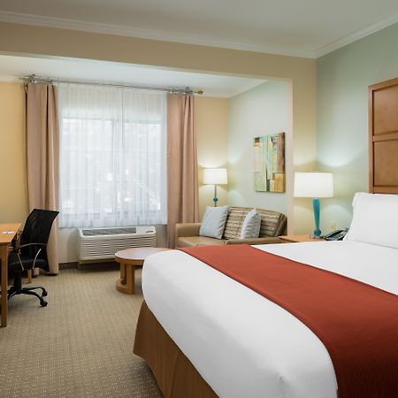 Holiday Inn Express & Suites Santa Clara - Silicon Valley By Ihg Exterior photo