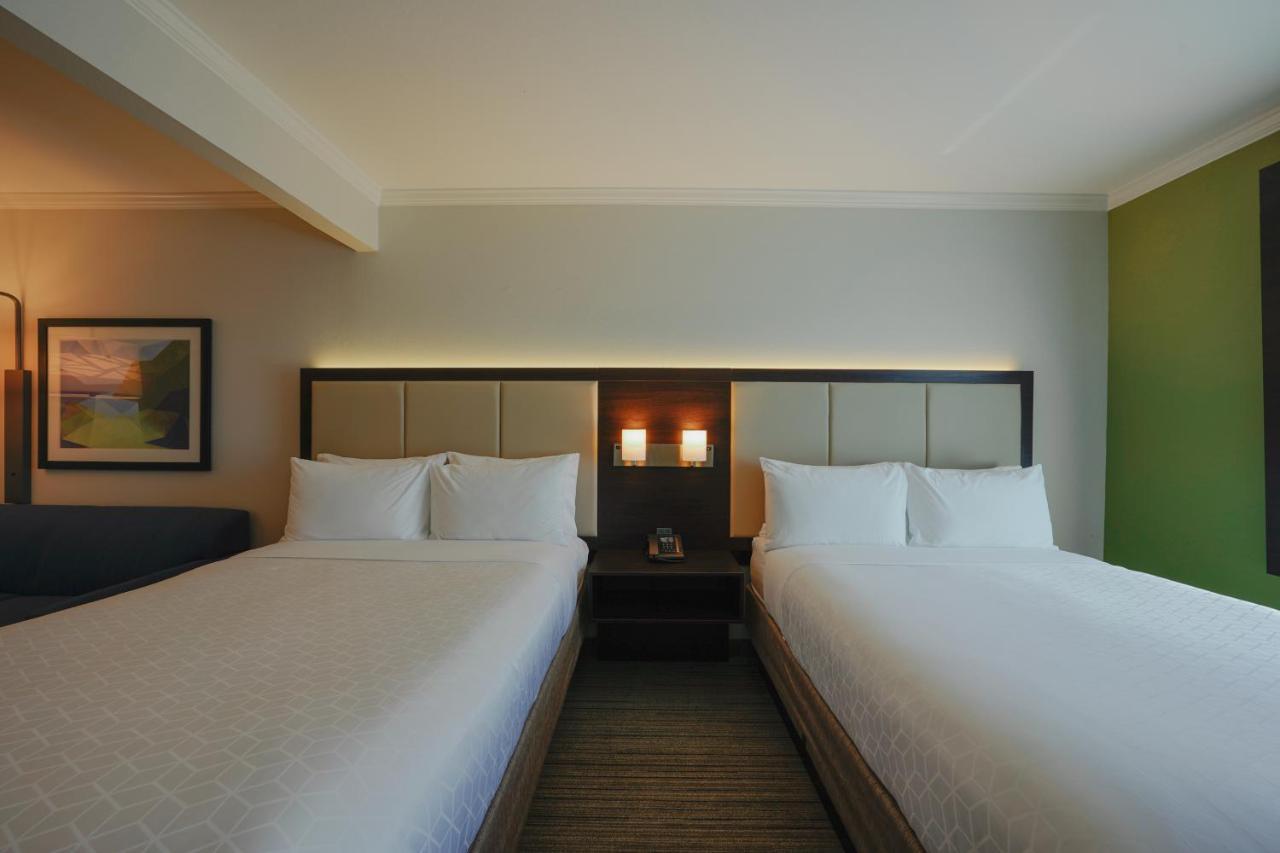 Holiday Inn Express & Suites Santa Clara - Silicon Valley By Ihg Exterior photo