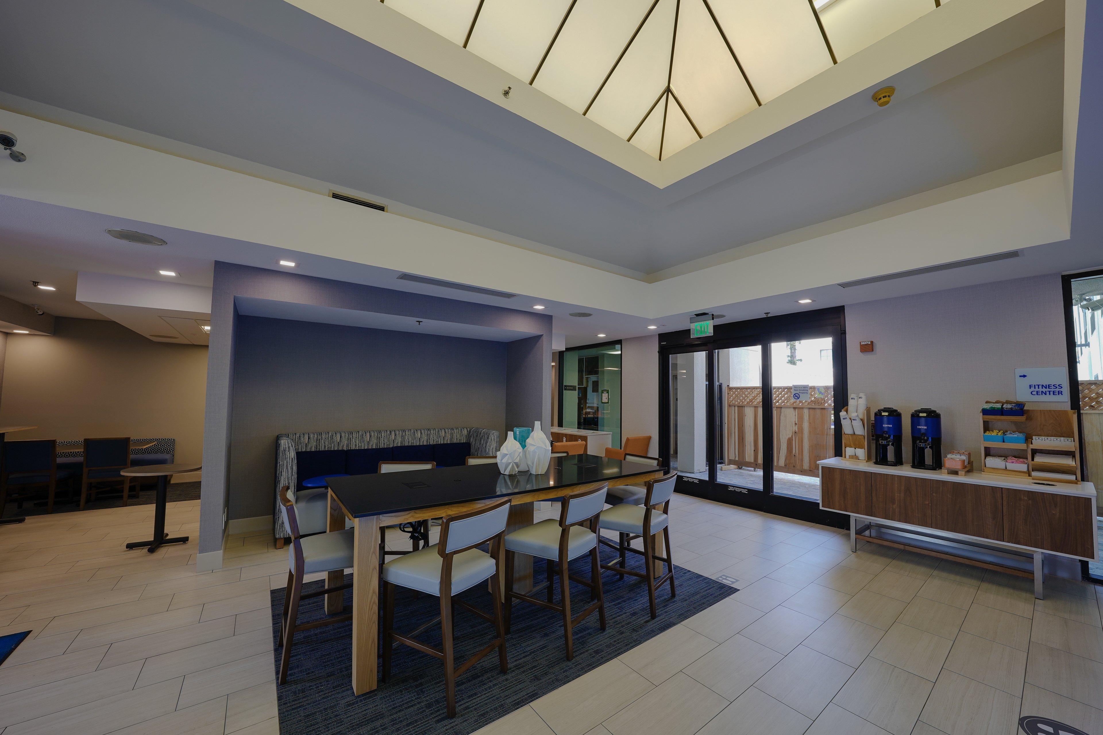 Holiday Inn Express & Suites Santa Clara - Silicon Valley By Ihg Exterior photo