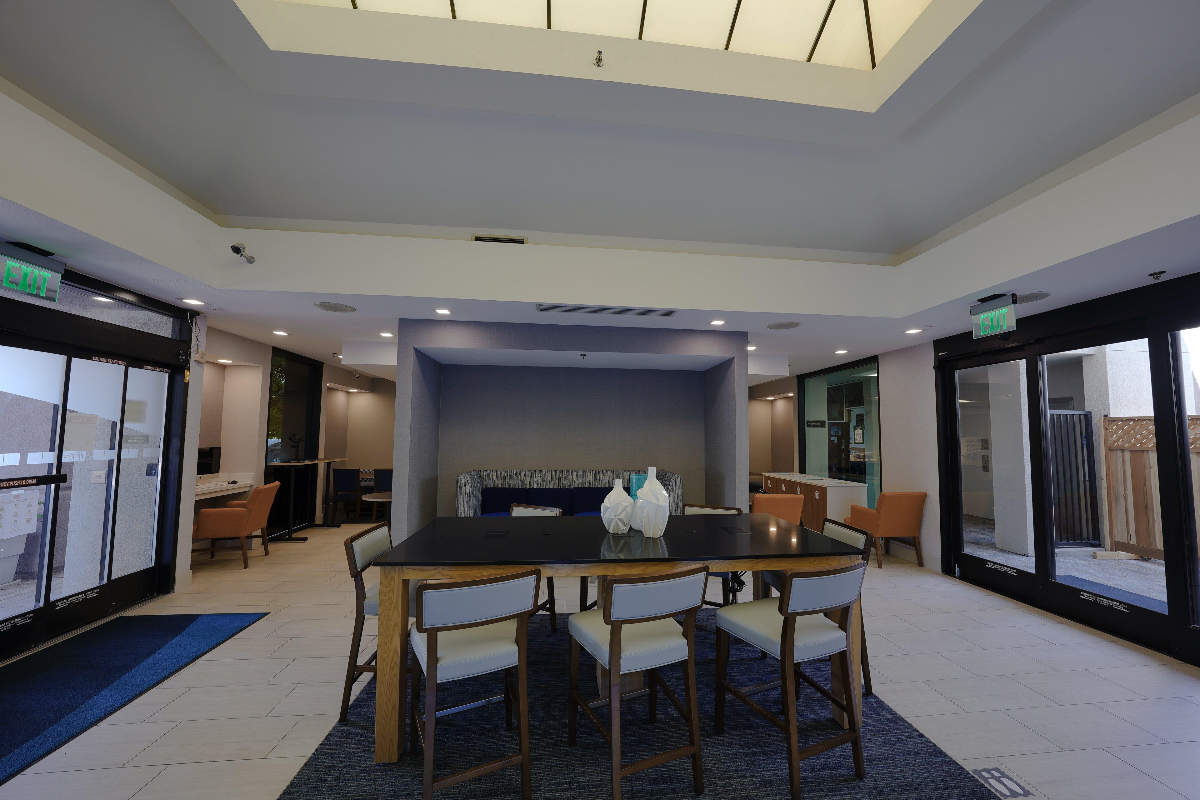 Holiday Inn Express & Suites Santa Clara - Silicon Valley By Ihg Exterior photo