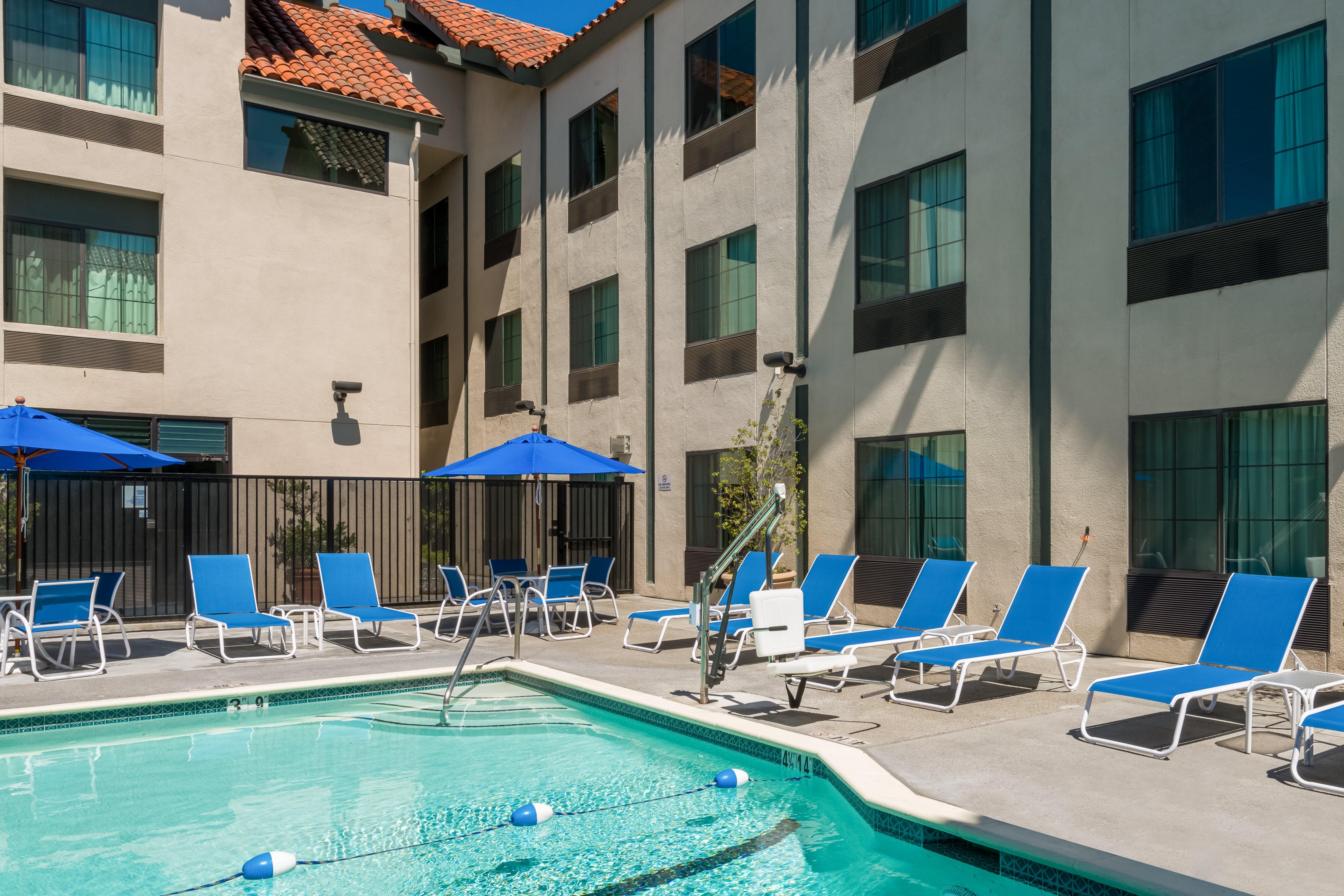Holiday Inn Express & Suites Santa Clara - Silicon Valley By Ihg Exterior photo