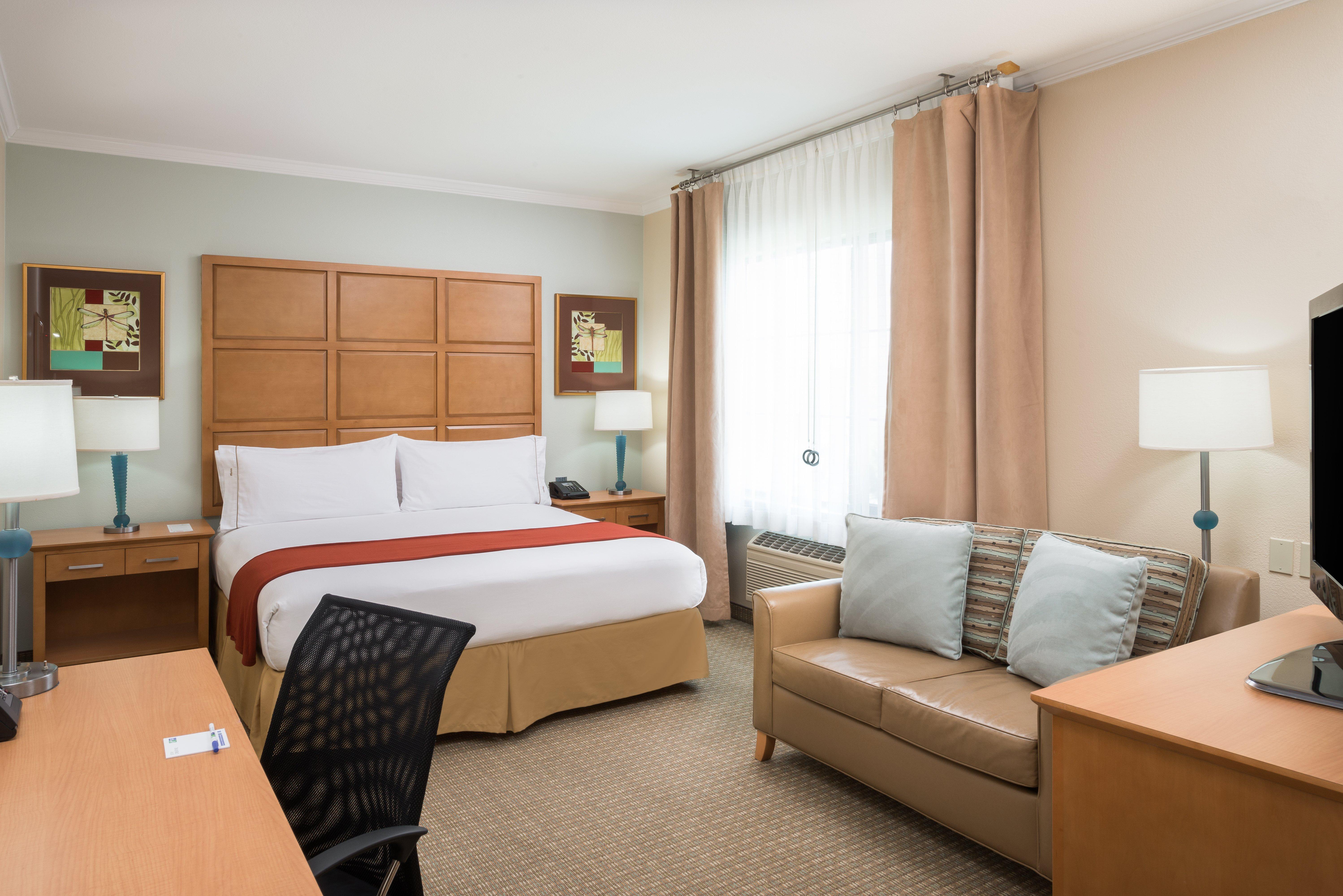 Holiday Inn Express & Suites Santa Clara - Silicon Valley By Ihg Exterior photo