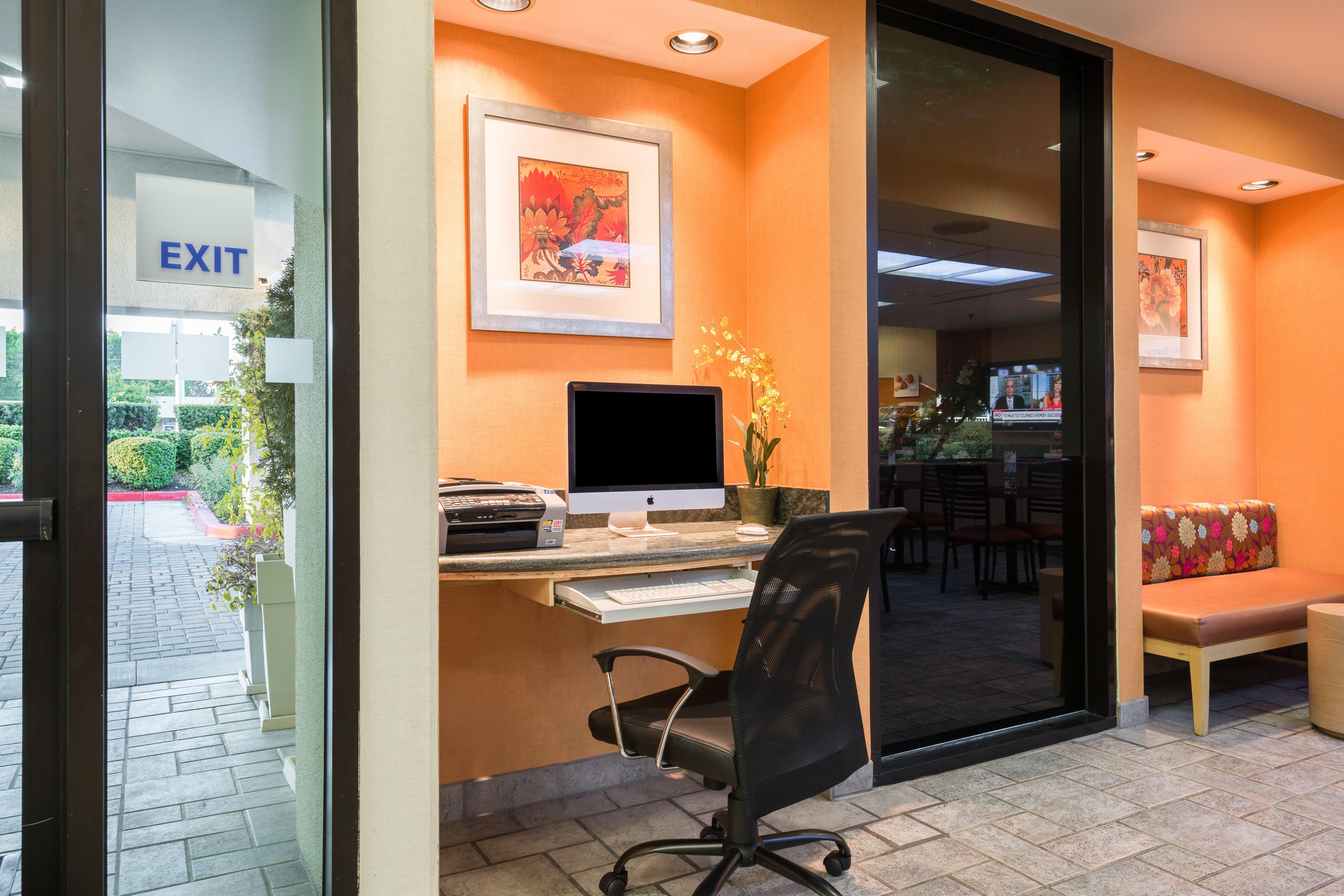 Holiday Inn Express & Suites Santa Clara - Silicon Valley By Ihg Exterior photo