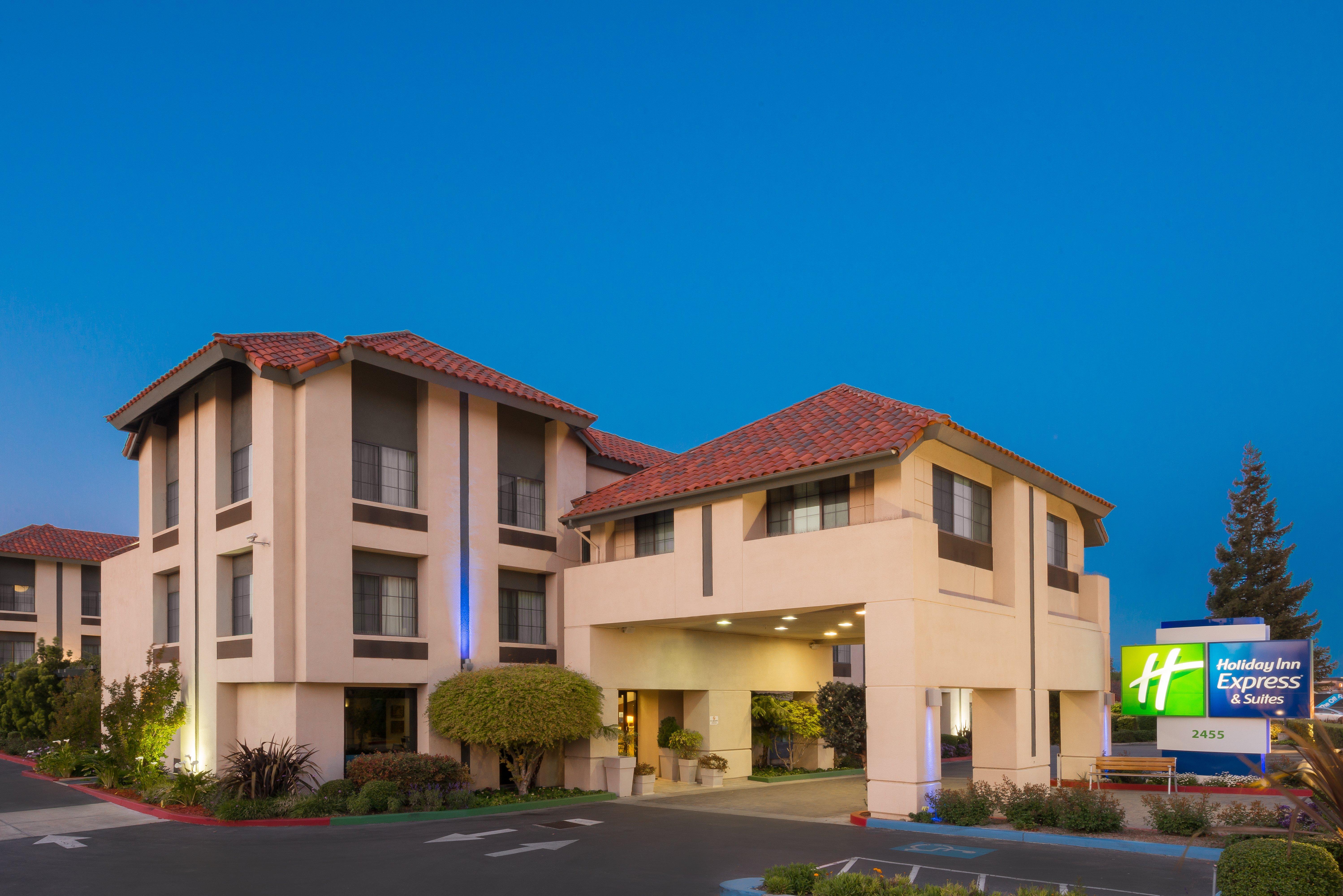 Holiday Inn Express & Suites Santa Clara - Silicon Valley By Ihg Exterior photo