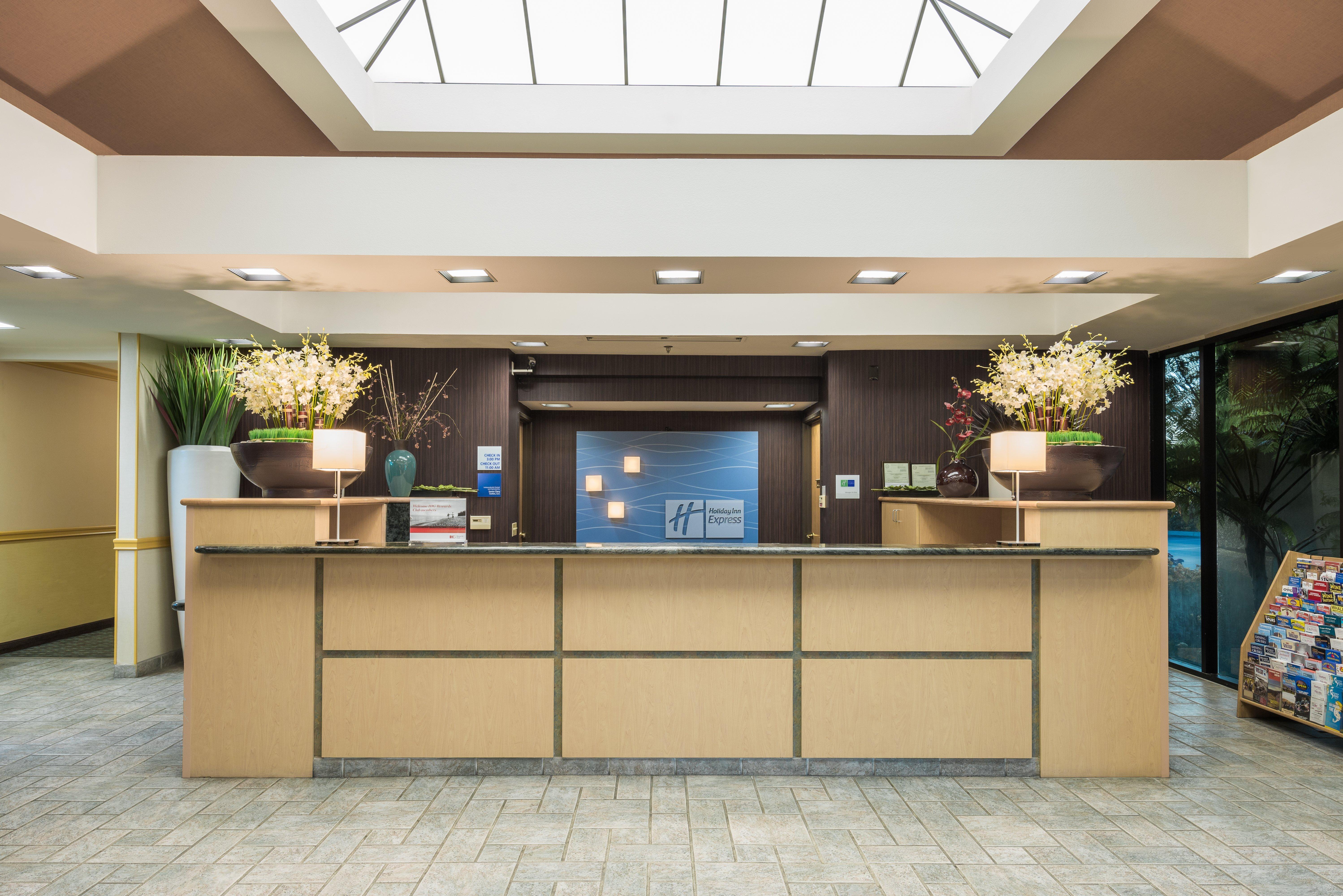 Holiday Inn Express & Suites Santa Clara - Silicon Valley By Ihg Exterior photo