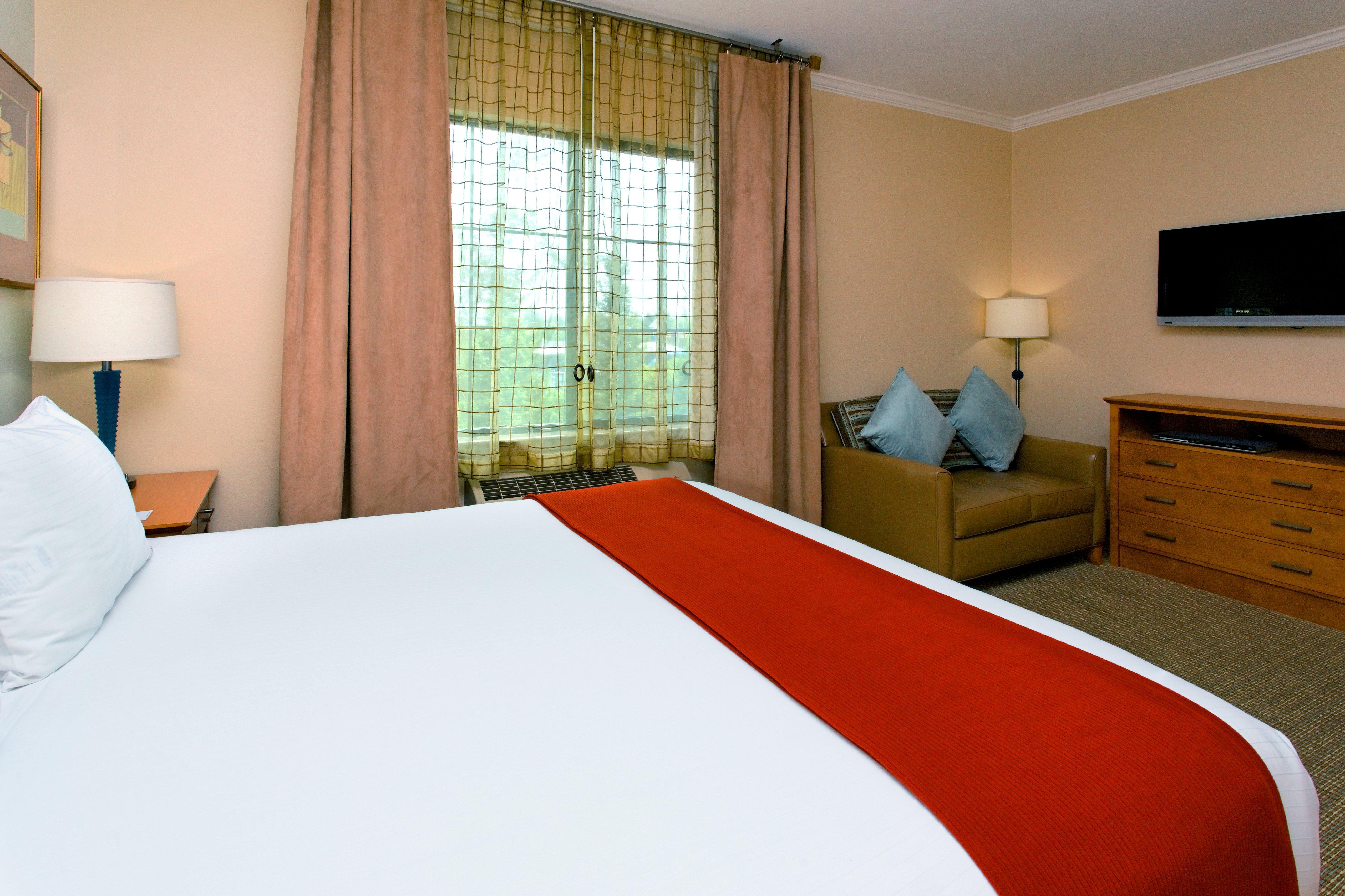 Holiday Inn Express & Suites Santa Clara - Silicon Valley By Ihg Exterior photo