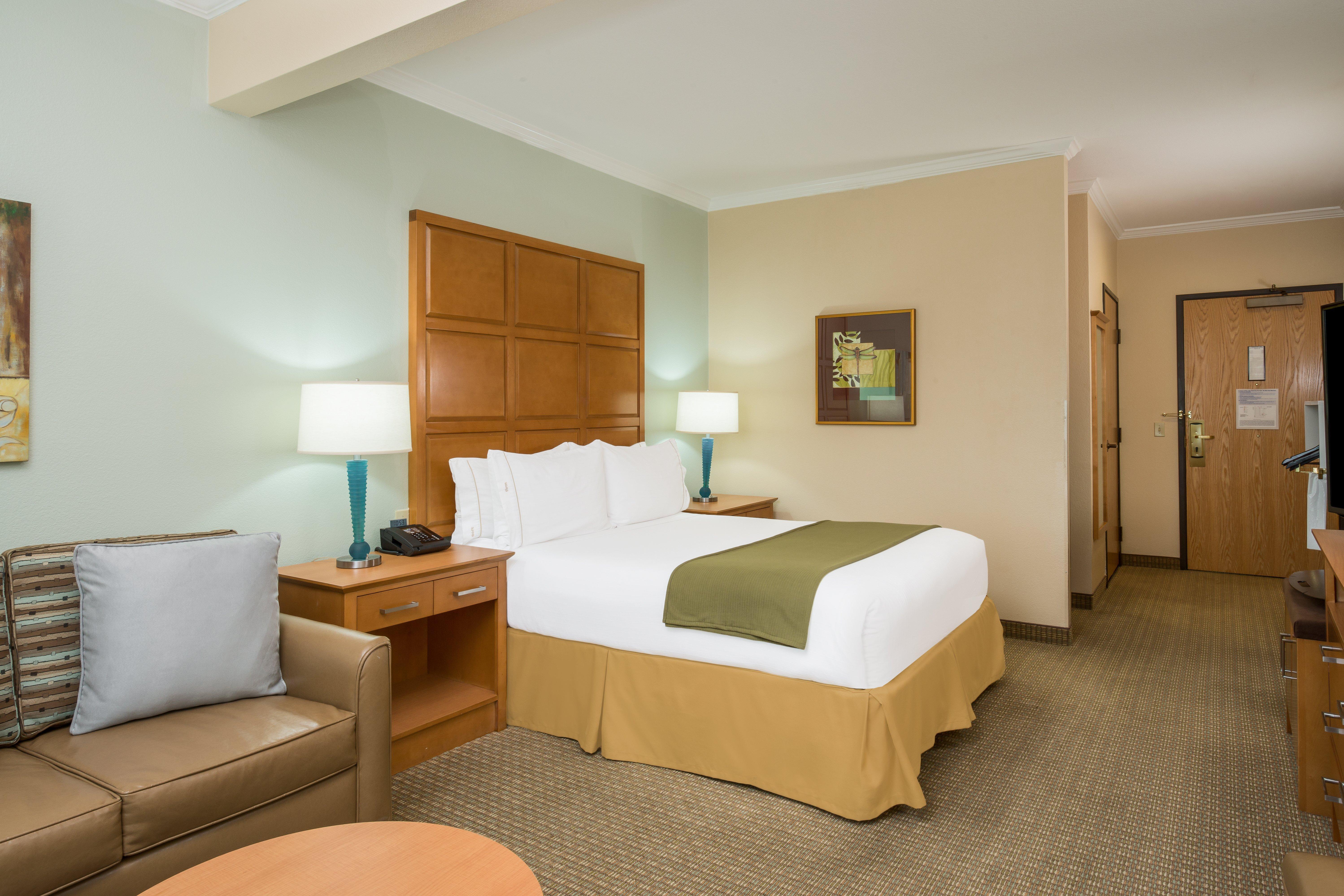 Holiday Inn Express & Suites Santa Clara - Silicon Valley By Ihg Exterior photo