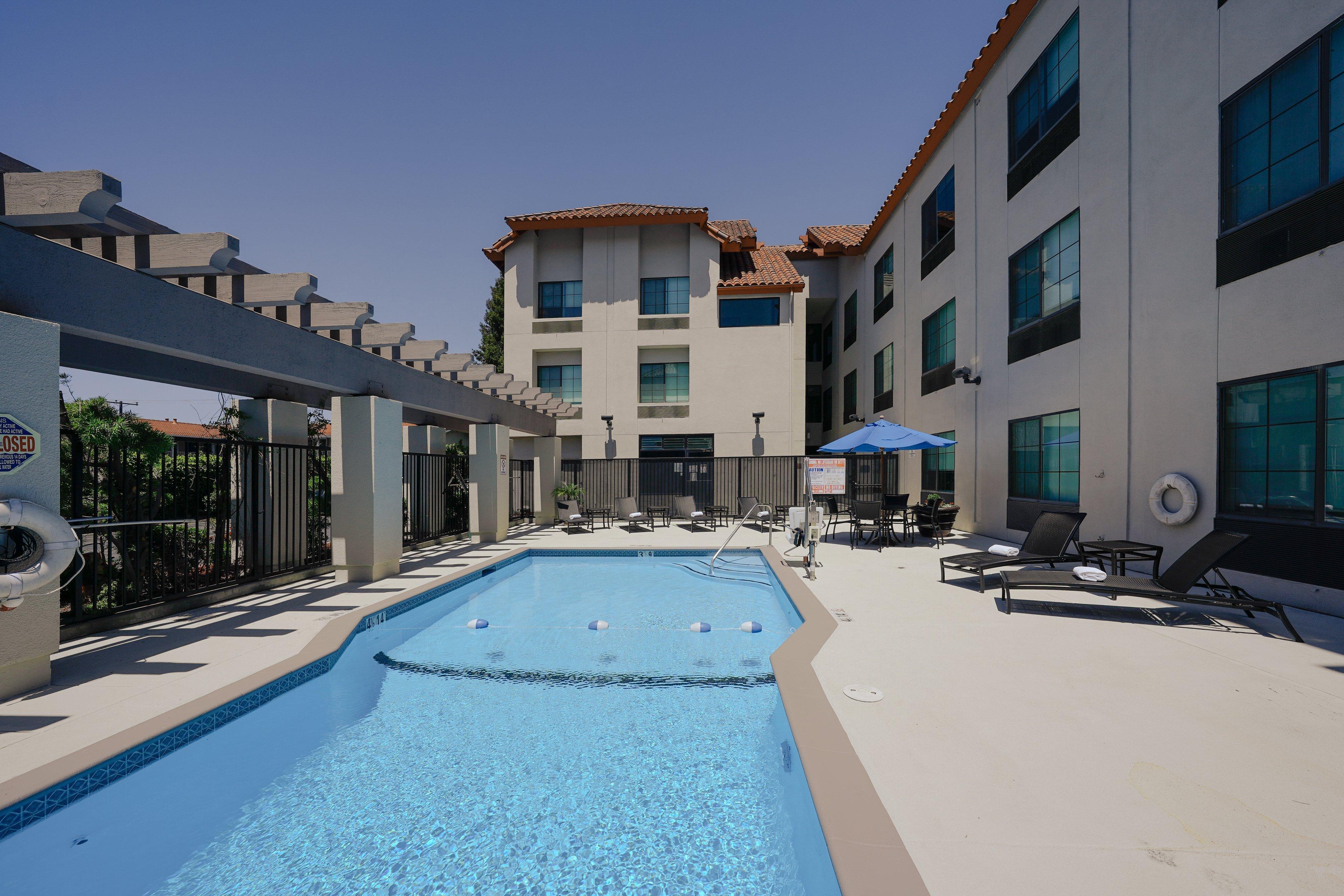 Holiday Inn Express & Suites Santa Clara - Silicon Valley By Ihg Exterior photo