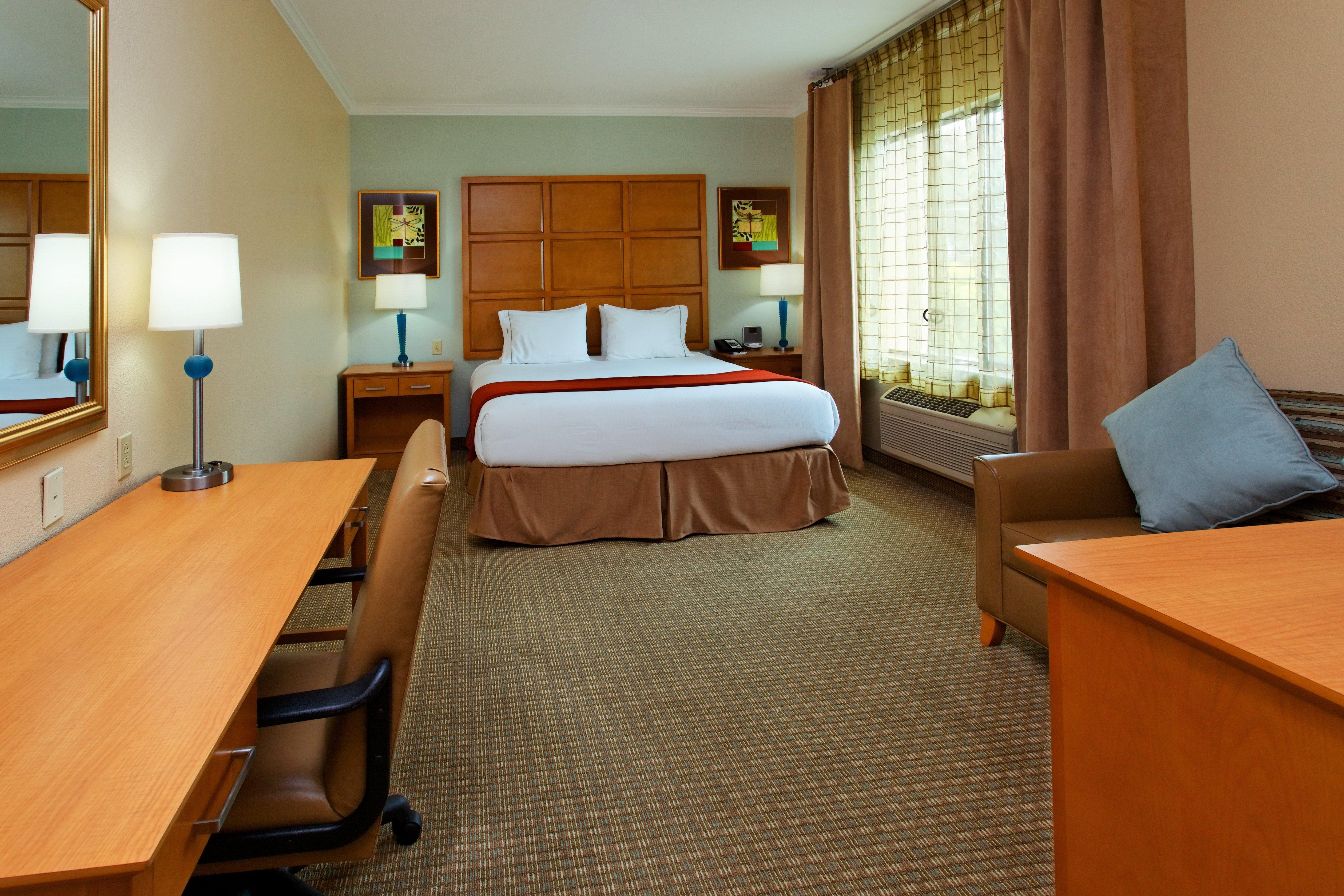 Holiday Inn Express & Suites Santa Clara - Silicon Valley By Ihg Exterior photo