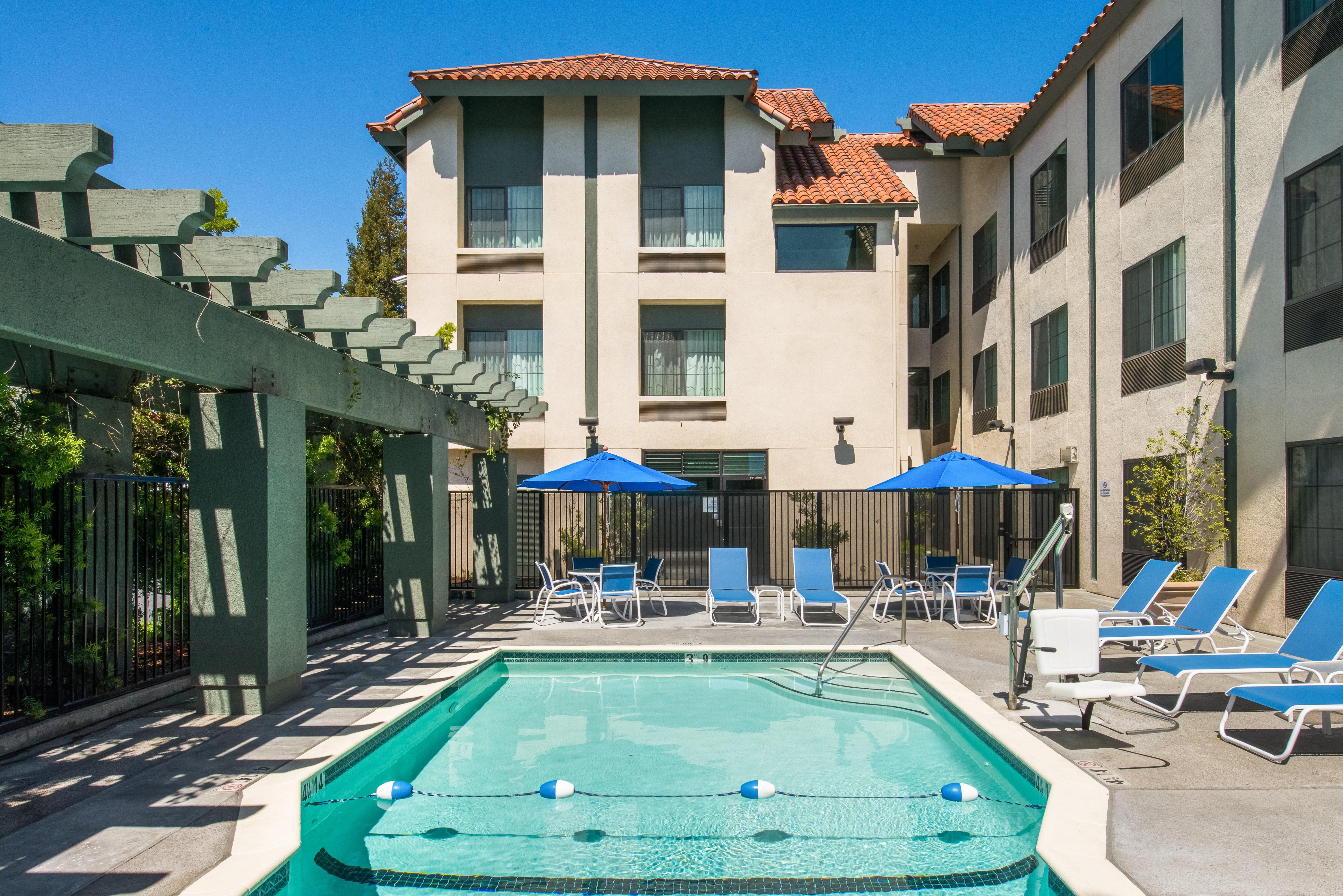 Holiday Inn Express & Suites Santa Clara - Silicon Valley By Ihg Exterior photo